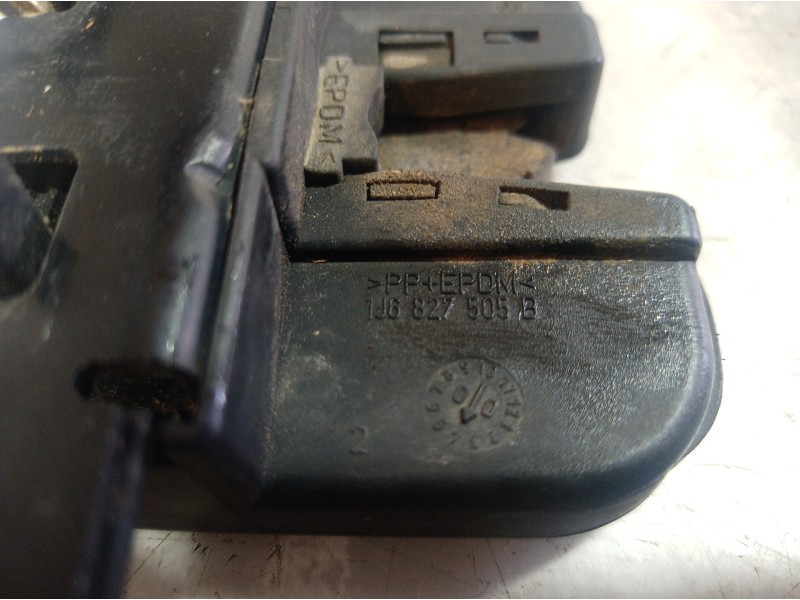 Recambio de cerradura maletero / porton para volkswagen golf iv berlina (1j1) referencia OEM IAM 1J6827505B 1J6827505B 1J6827505