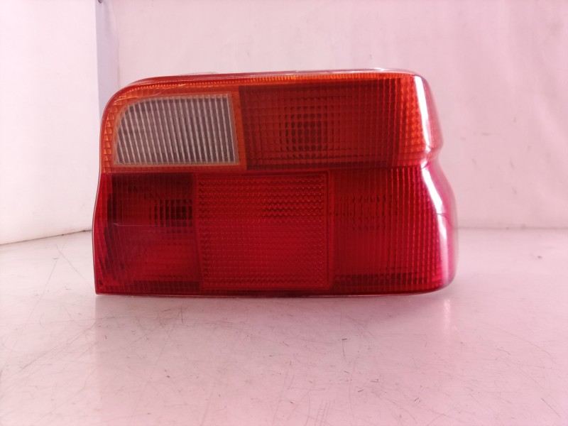 Recambio de piloto trasero derecho para ford escort berlina bravo referencia OEM IAM   