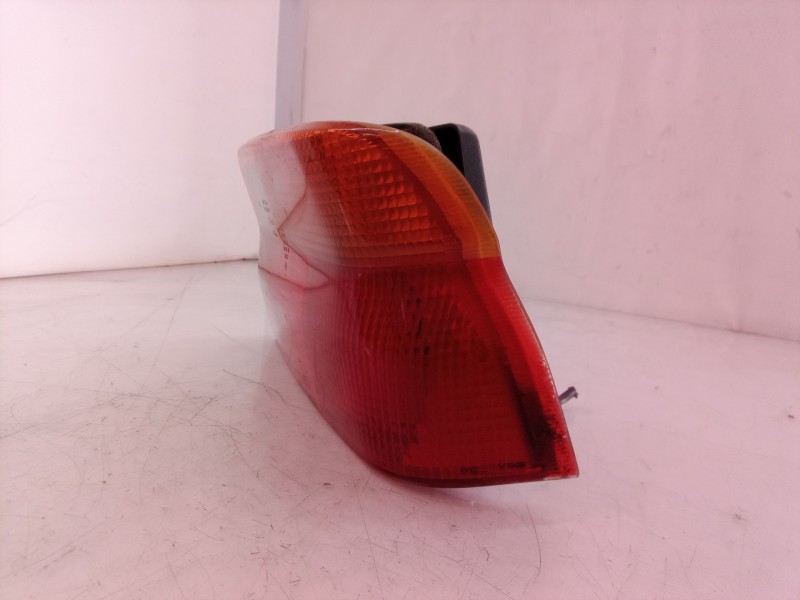 Recambio de piloto trasero derecho para ford escort berlina bravo referencia OEM IAM   