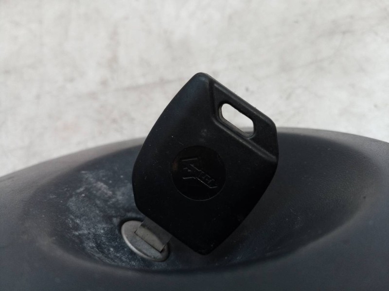 Recambio de tapa exterior combustible para renault kangoo (f/kc0) referencia OEM IAM 7700315330 7700315330 7700315330