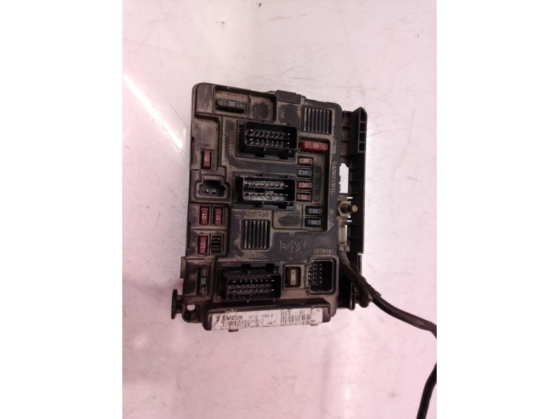 Recambio de caja reles / fusibles para peugeot 206 berlina xr referencia OEM IAM 9643498980 9643498980 9643498980