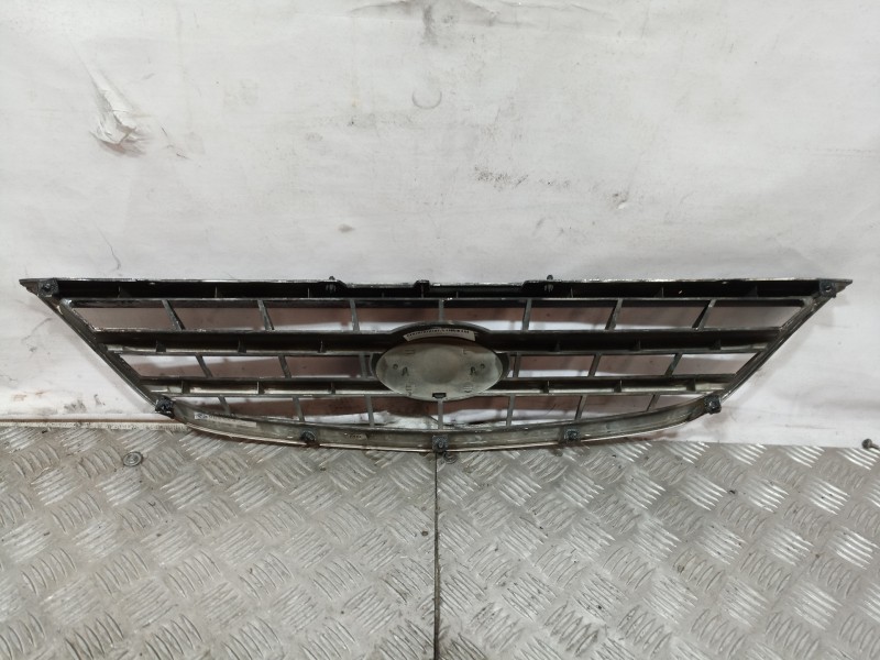 Recambio de rejilla delantera para kia carens 2.0 turbodiesel cat referencia OEM IAM   