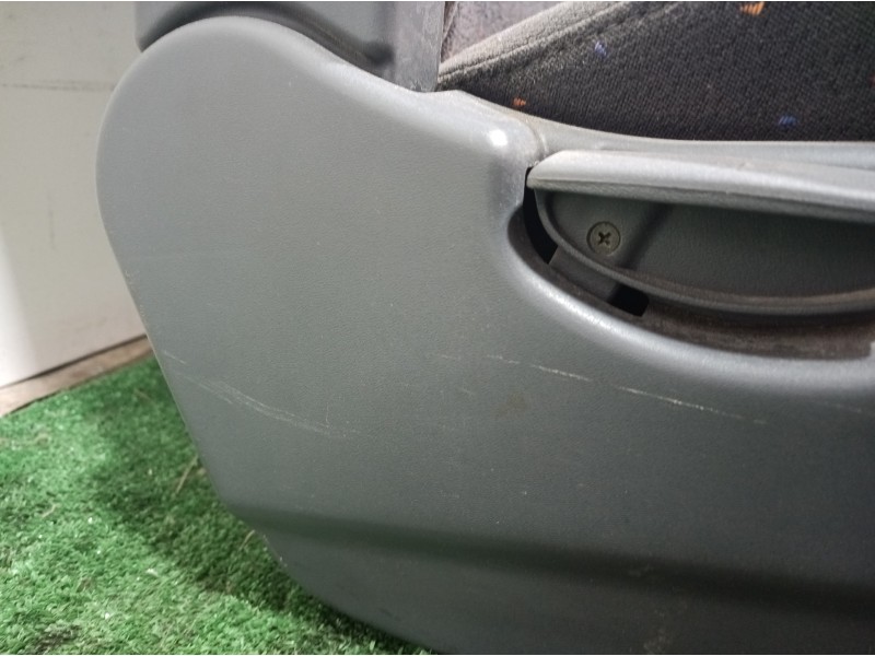 Recambio de asientos trasero derecho para hyundai trajet (fo) 2.0 gls referencia OEM IAM   