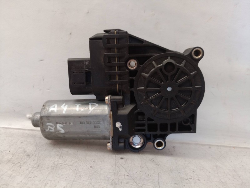 Recambio de motor elevalunas trasero derecho para audi a4 berlina (b5) referencia OEM IAM 2703000526 2703000526 0130821786 Recambio de motor elevalunas trasero derecho para audi a4 berlina (b5) referencia OEM IAM 2703000526 2703000526 0130821786