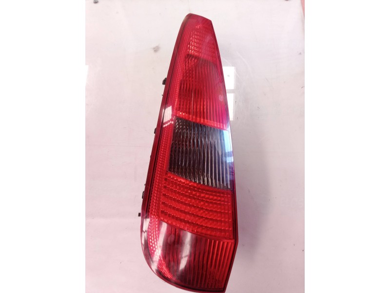 Recambio de piloto trasero izquierdo para ford fiesta (cbk) ambiente referencia OEM IAM 2S5113A603B 2S5113A603B 2S5113A603B