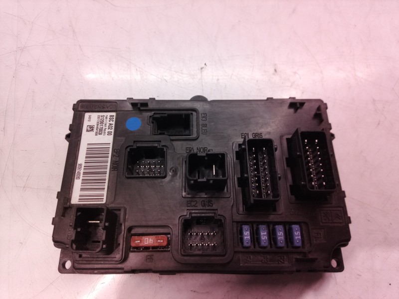 Recambio de caja reles / fusibles para peugeot 407 sport referencia OEM IAM S1200170031 S1200170031 BSCA0200
