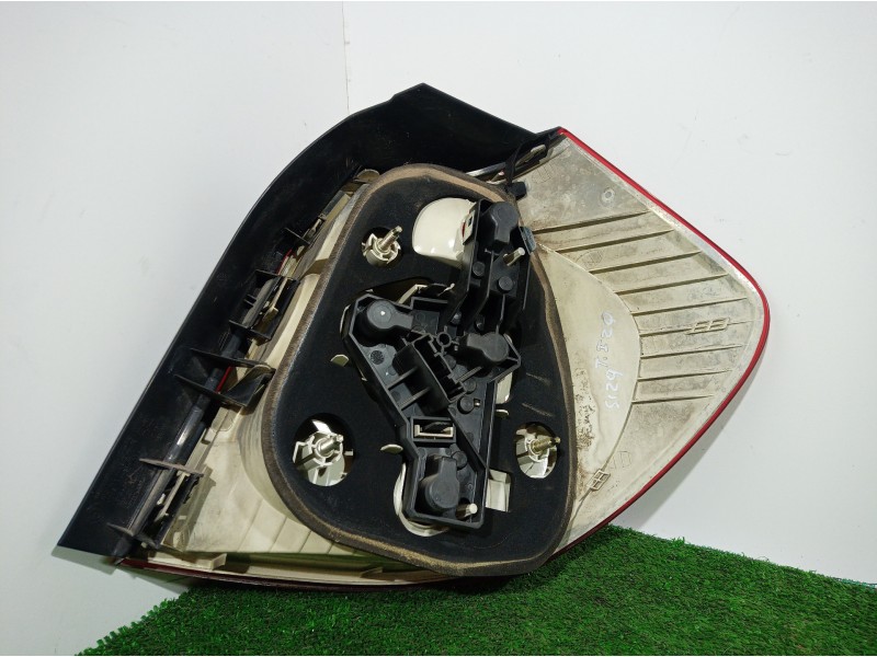 Recambio de piloto trasero izquierdo para bmw serie 1 berlina (e81/e87) 118d referencia OEM IAM 692450112 692450112 692450112