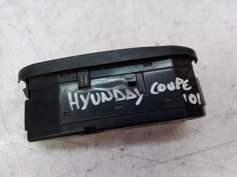 Recambio de mando elevalunas delantero izquierdo para hyundai coupe (j2) referencia OEM IAM 9357027000 9357027000 9357027000