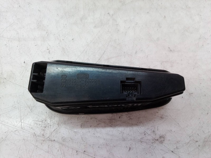 Recambio de mando elevalunas delantero izquierdo para hyundai coupe (j2) referencia OEM IAM 9357027000 9357027000 9357027000