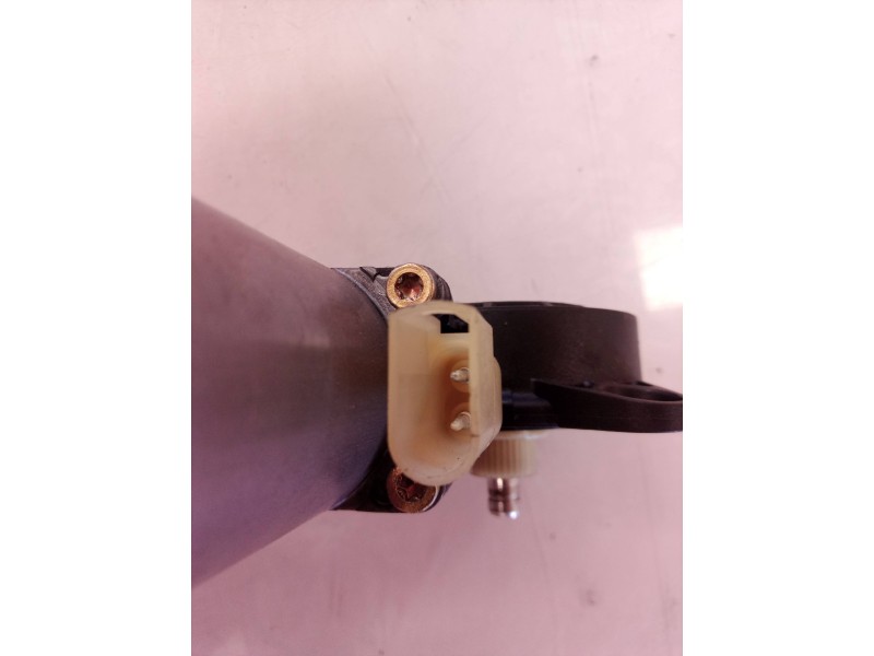 Recambio de motor elevalunas delantero derecho para ford fiesta (cbk) ambiente referencia OEM IAM 0130821939 0130821939 01308219