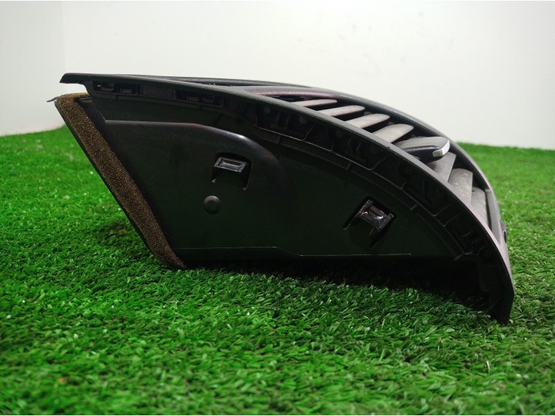 Recambio de rejilla aireadora para bmw serie 1 berlina (e81/e87) 118d referencia OEM IAM 705918812 705918812 705918812