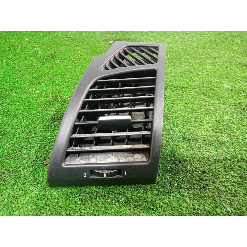 Recambio de rejilla aireadora para bmw serie 1 berlina (e81/e87) 118d referencia OEM IAM 7059187 7059187 7059187