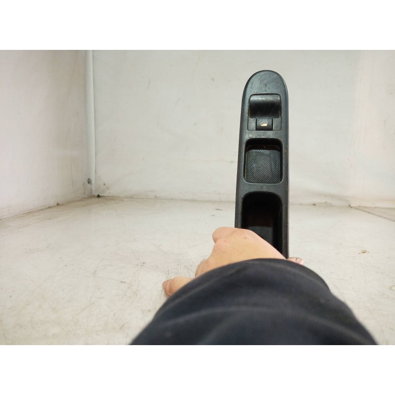Recambio de mando elevalunas delantero derecho para peugeot 307 break / sw (s1) break xr referencia OEM IAM 115615326 115615326 
