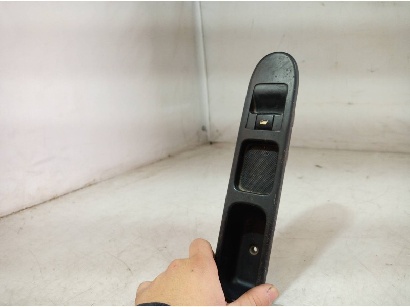 Recambio de mando elevalunas delantero derecho para peugeot 307 break / sw (s1) break xr referencia OEM IAM 115615326 115615326 