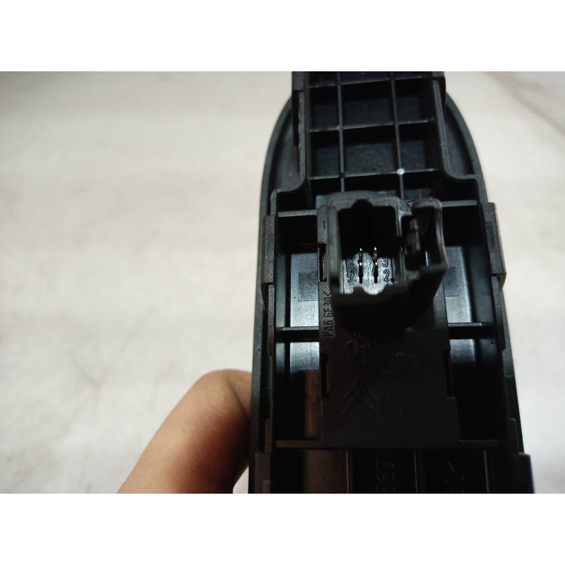 Recambio de mando elevalunas delantero derecho para peugeot 307 break / sw (s1) break xr referencia OEM IAM 115615326 115615326 
