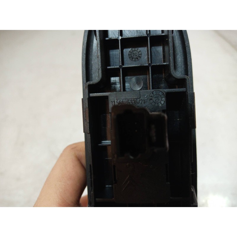 Recambio de mando elevalunas delantero derecho para peugeot 307 break / sw (s1) break xr referencia OEM IAM 115615326 115615326 