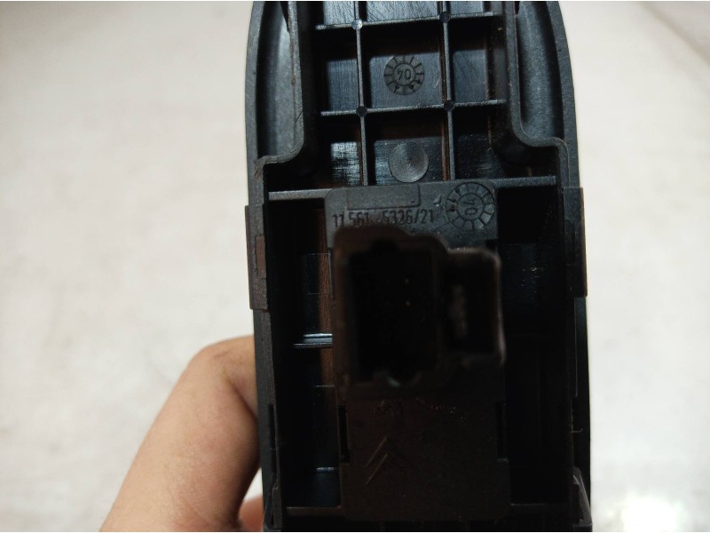 Recambio de mando elevalunas delantero derecho para peugeot 307 break / sw (s1) break xr referencia OEM IAM 115615326 115615326 