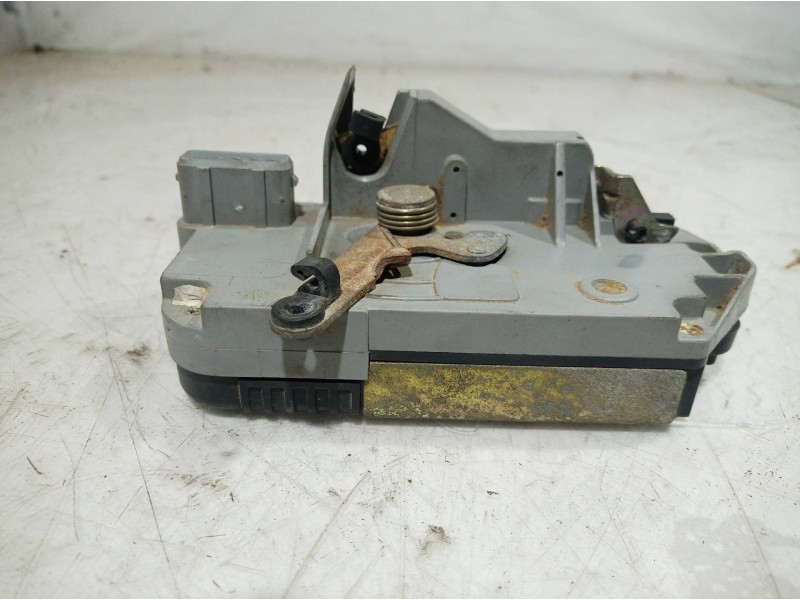 Recambio de cerradura puerta trasera derecha para peugeot 406 berlina (s1/s2) stdt referencia OEM IAM   