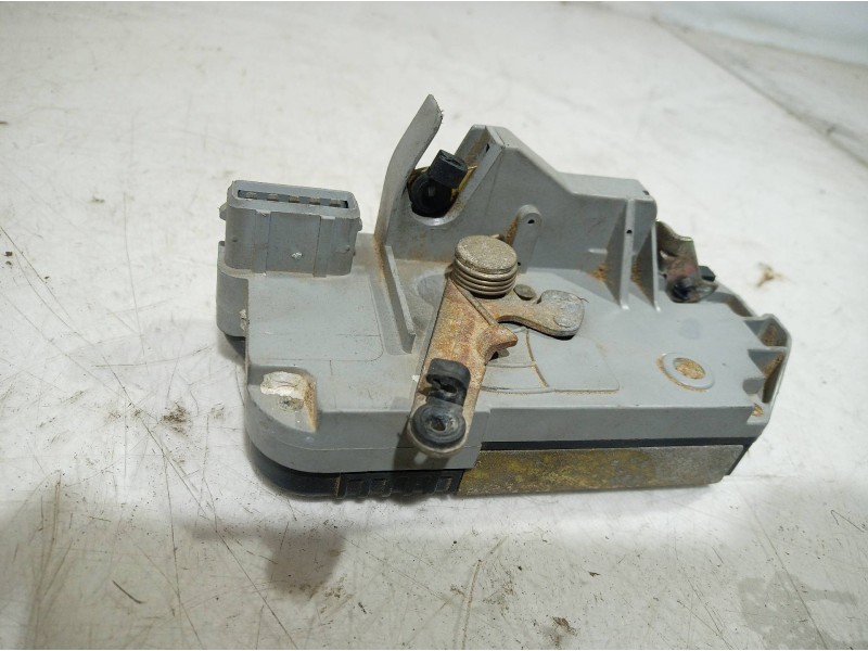 Recambio de cerradura puerta trasera derecha para peugeot 406 berlina (s1/s2) stdt referencia OEM IAM   