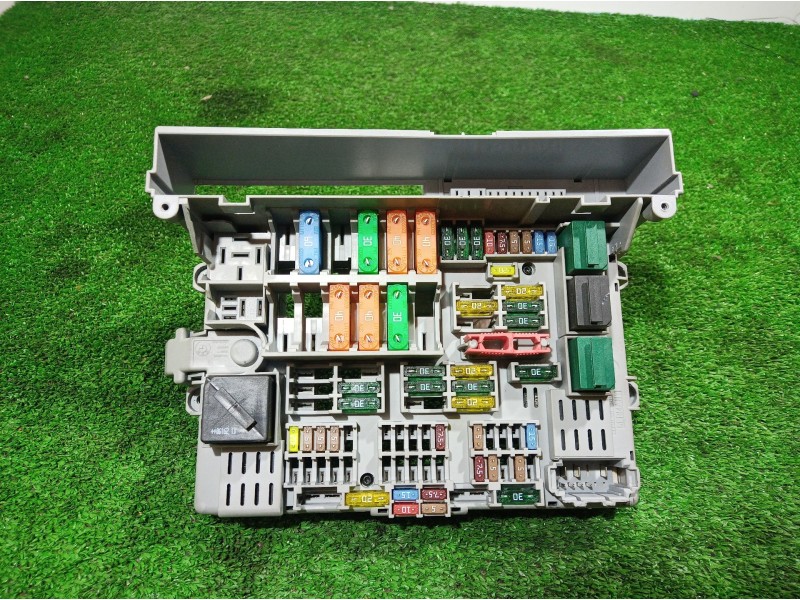Recambio de caja reles / fusibles para bmw serie 1 berlina (e81/e87) 118d referencia OEM IAM 690662104 690662104 690662104