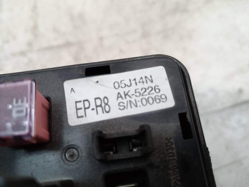 Recambio de caja reles / fusibles para ssangyong kyron 200 xdi premium 4wd referencia OEM IAM 05J14N 05J14N 05J14N