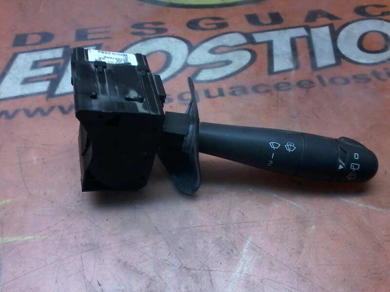 Recambio de mando limpia para dacia sandero ambiance referencia OEM IAM 8200792584  