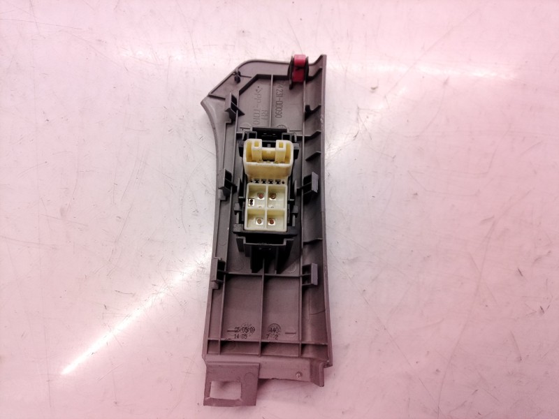 Recambio de mando elevalunas delantero derecho para toyota yaris active referencia OEM IAM 742310D090 742310D090 742310D090