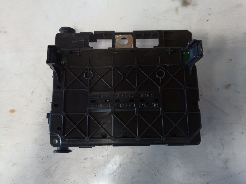 Recambio de caja reles / fusibles para citroën c3 pluriel 1.4 exclusive referencia OEM IAM 6500Y3 6500Y3 6500Y3