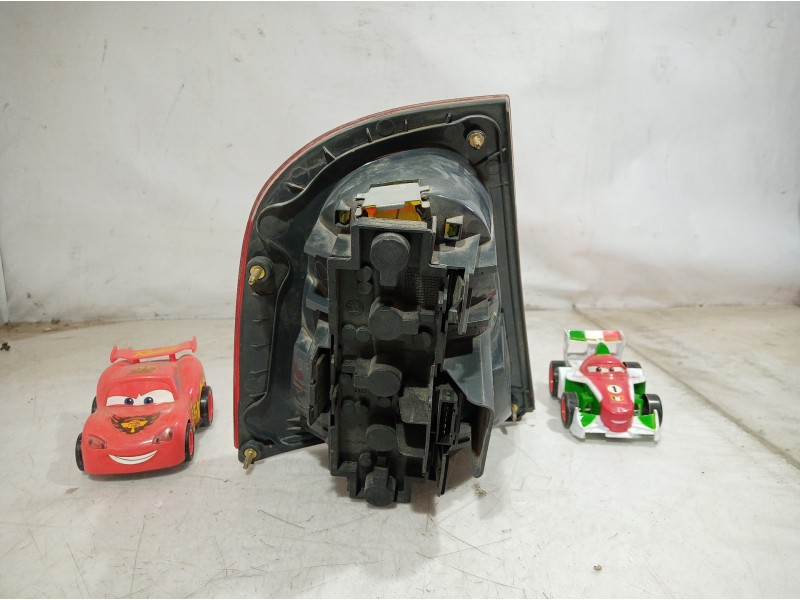 Recambio de piloto trasero derecho para skoda octavia berlina (1u2) referencia OEM IAM 1U6945257 1U6945257 1U6945257