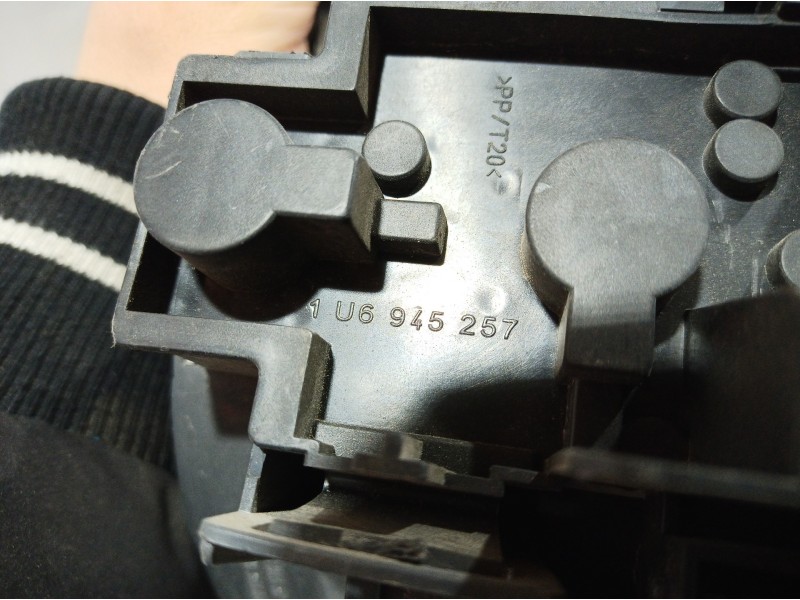 Recambio de piloto trasero derecho para skoda octavia berlina (1u2) referencia OEM IAM 1U6945257 1U6945257 1U6945257