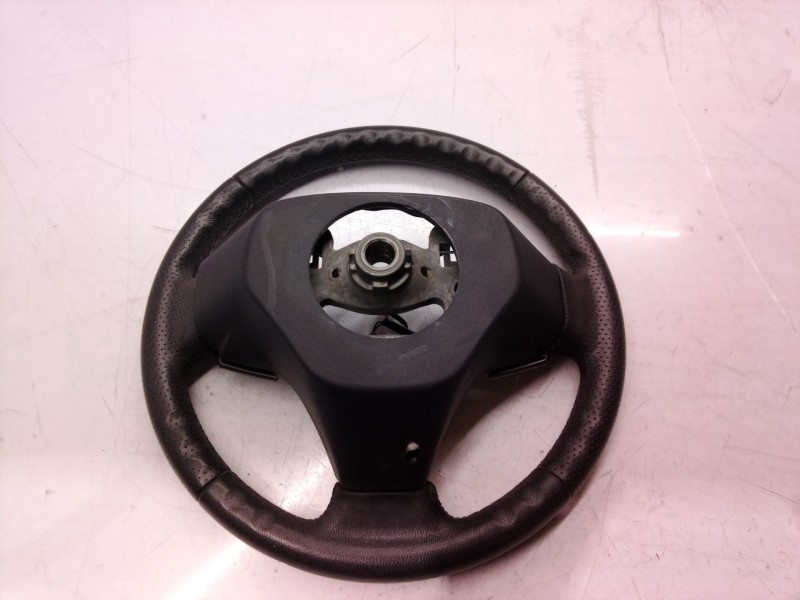 Recambio de volante para toyota yaris active referencia OEM IAM 306679799FKA 306679799 306679799