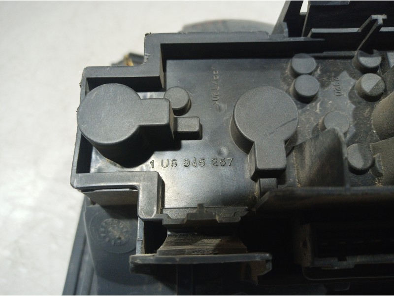 Recambio de piloto trasero izquierdo para skoda octavia berlina (1u2) referencia OEM IAM 1U6945111 1U6945111 1U6945111