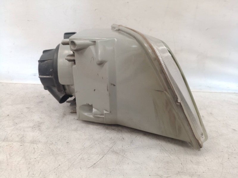 Recambio de faro derecho para renault 5 referencia OEM IAM   