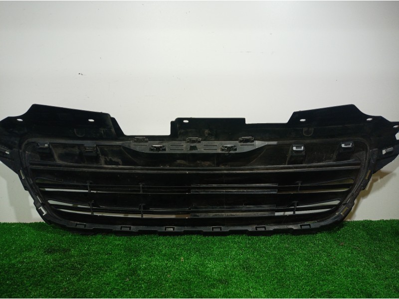 Recambio de rejilla delantera para peugeot 108 active referencia OEM IAM 531140H020 531140H020 531140H020