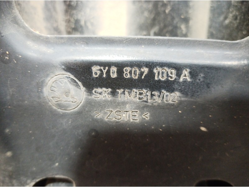 Recambio de refuerzo paragolpes delantero para skoda fabia (6y2/6y3) fresh referencia OEM IAM 6Y0807109A 6Y0807109A 6Y0807109