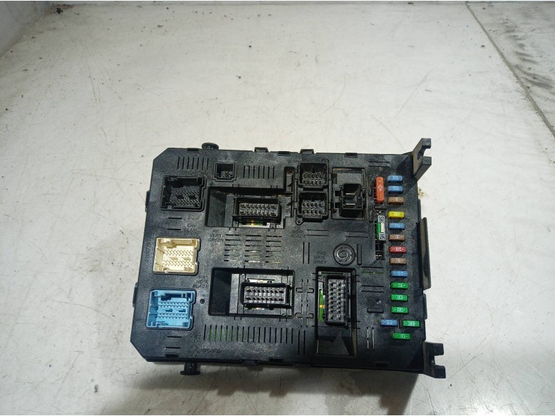 Recambio de caja reles / fusibles para peugeot 307 break/sw (s2) d-sign referencia OEM IAM 281197280A 281197280A 281197280