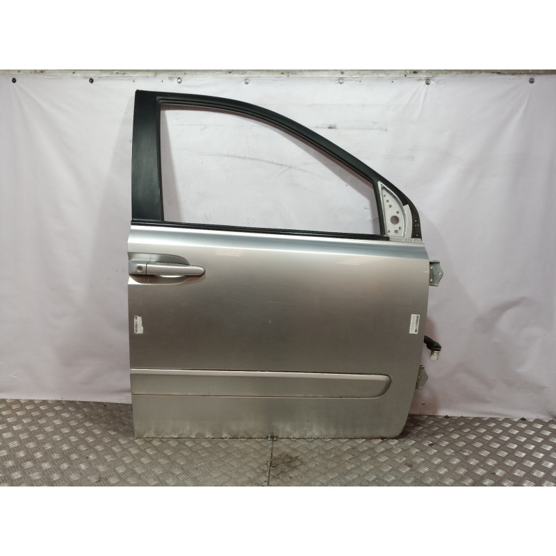 Recambio de puerta delantera derecha para kia carnival 2.9 crdi vgt ex referencia OEM IAM   