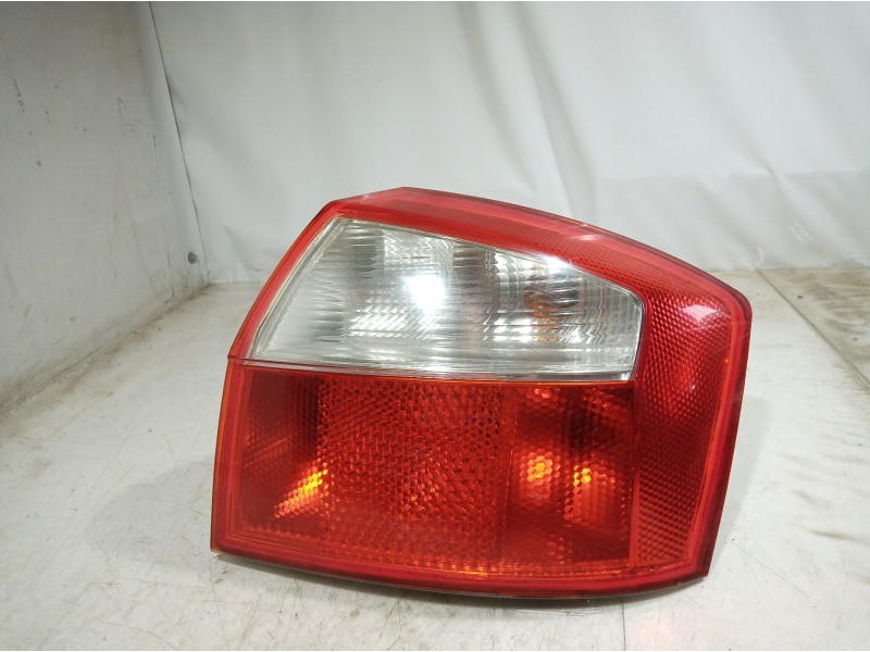 Recambio de piloto trasero derecho para audi a4 berlina (8e) 1.9 tdi (96kw) referencia OEM IAM 153948  153948