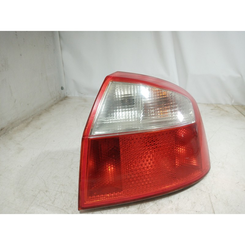 Recambio de piloto trasero derecho para audi a4 berlina (8e) 1.9 tdi (96kw) referencia OEM IAM 153948  153948