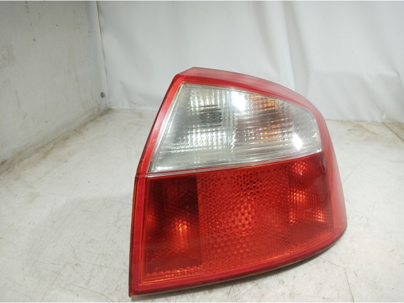 Recambio de piloto trasero derecho para audi a4 berlina (8e) 1.9 tdi (96kw) referencia OEM IAM 153948  153948