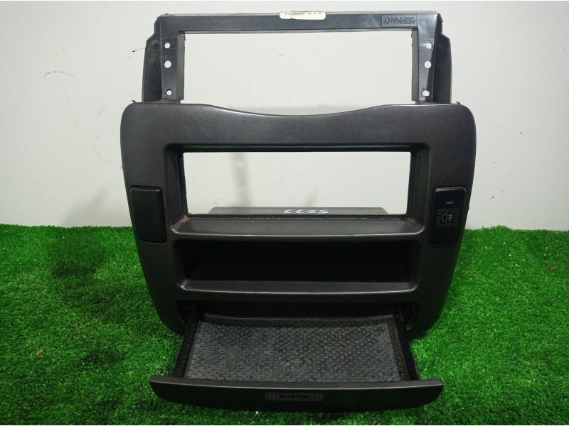 Recambio de moldura consola central delantera para hyundai trajet (fo) 2.0 gls referencia OEM IAM 847413A030 847413A030 847413A0