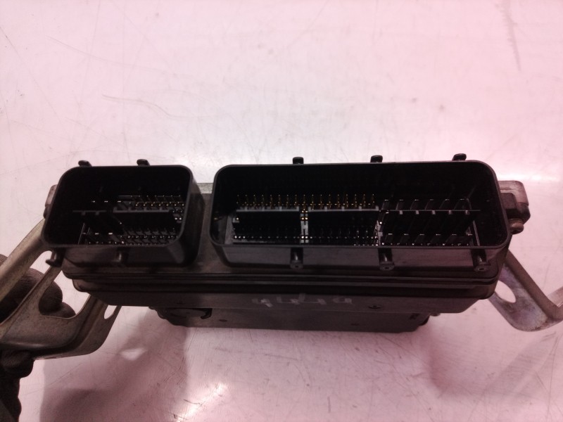 Recambio de centralita motor uce para toyota yaris active referencia OEM IAM 896610DB00 896610DB00 MB2753004332