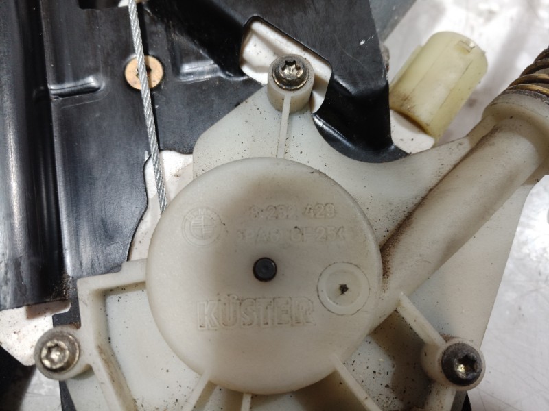 Recambio de elevalunas trasero izquierdo para bmw serie 5 berlina (e39) 530d exclusive referencia OEM IAM 8252429 8252429 825242