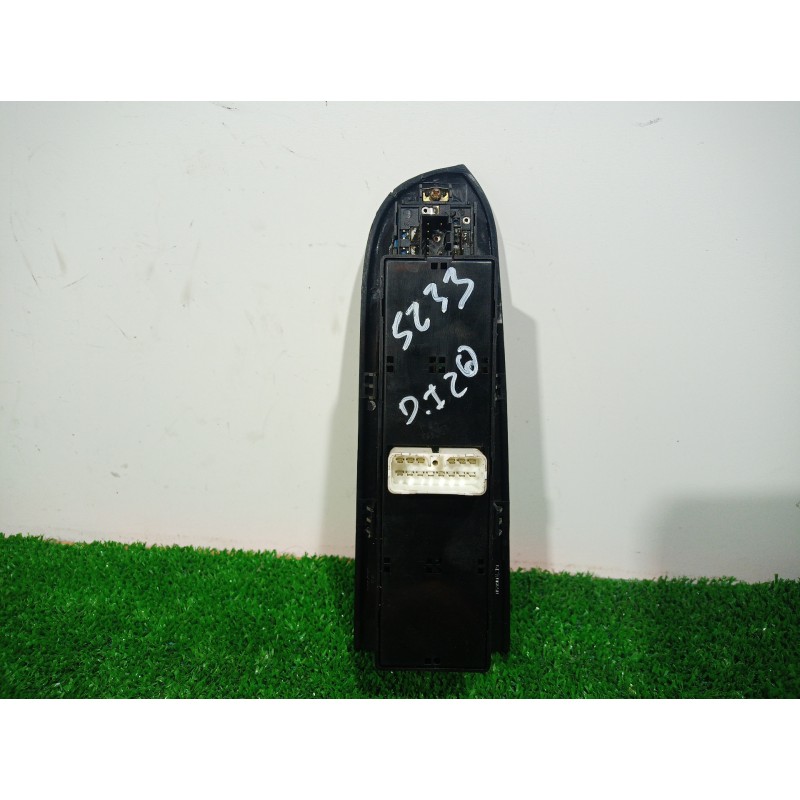 Recambio de mando elevalunas delantero izquierdo para hyundai trajet (fo) 2.0 gls referencia OEM IAM 621W02250 621W02250 621W022