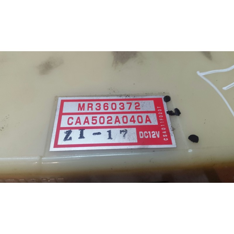 Recambio de mando climatizador para mitsubishi galant familiar (ea0) 2500 v6 24v referencia OEM IAM MR360372 MR360372 CAA502A040