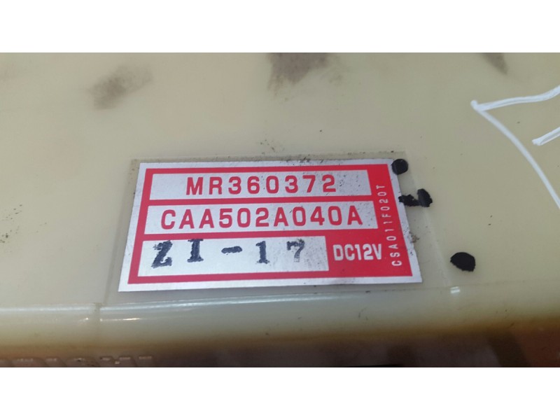 Recambio de mando climatizador para mitsubishi galant familiar (ea0) 2500 v6 24v referencia OEM IAM MR360372 MR360372 CAA502A040