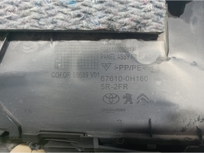 Recambio de guarnecido puerta delantera derecha para peugeot 108 active referencia OEM IAM 676100H180 676100H180 676100H180