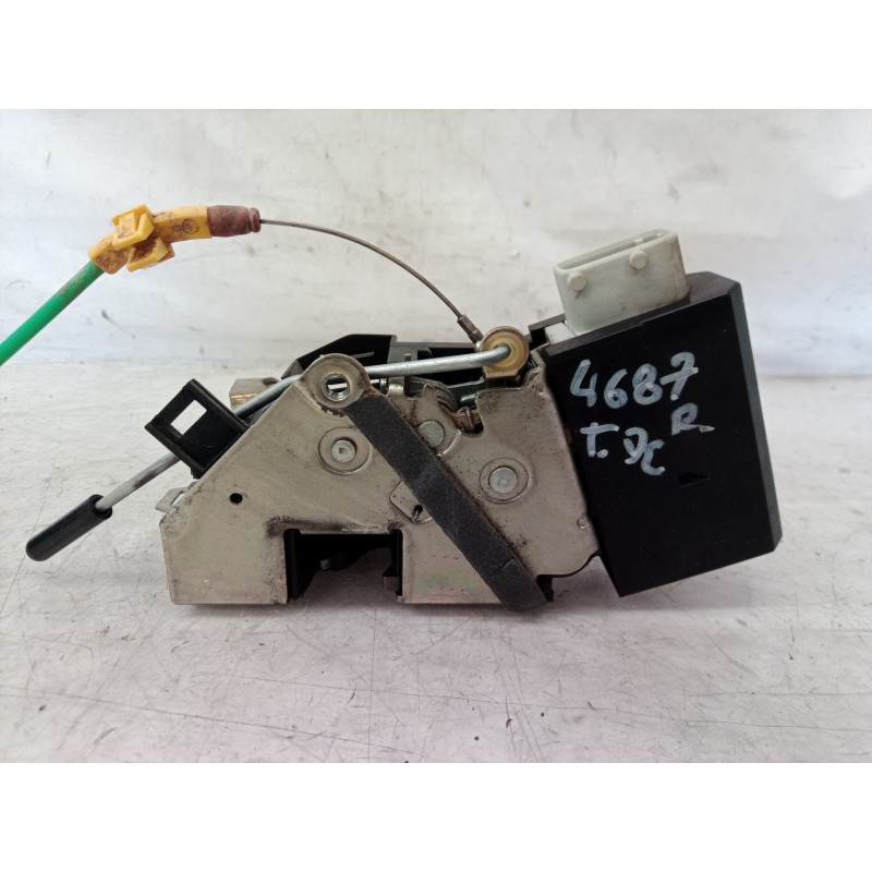 Recambio de cerradura puerta trasera derecha para bmw serie 5 berlina (e39) 530d referencia OEM IAM 8352165 8352165 8352165