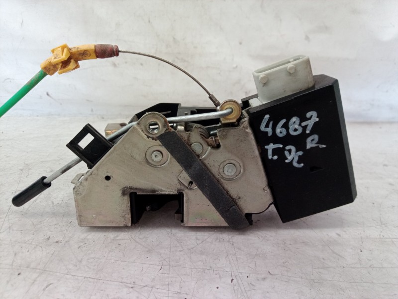 Recambio de cerradura puerta trasera derecha para bmw serie 5 berlina (e39) 530d referencia OEM IAM 8352165 8352165 8352165