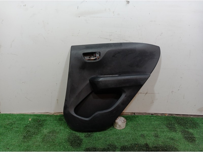 Recambio de guarnecido puerta trasera derecha para peugeot 108 active referencia OEM IAM 677870H020 677870H020 677870H020